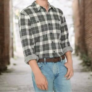 NWT Mutual Weave Men’s Long Sleeve Plaid Button Down